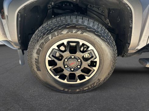 Used 2025 Toyota Tacoma TRD Off-Road w/ TRD Off Road Premium Package AWD/4WD image 10