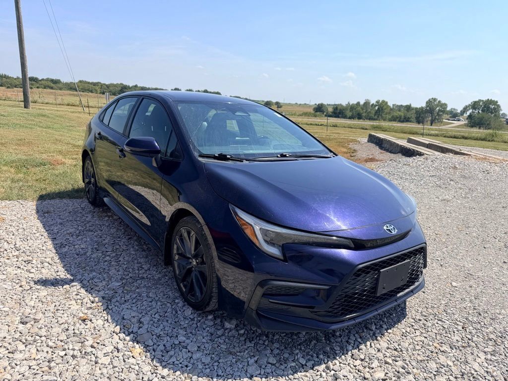 Used 2023 Toyota Corolla SE FWD image 2