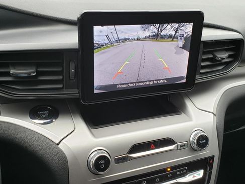 Used 2022 Ford Explorer XLT w/ Class IV Trailer Tow Package image 21