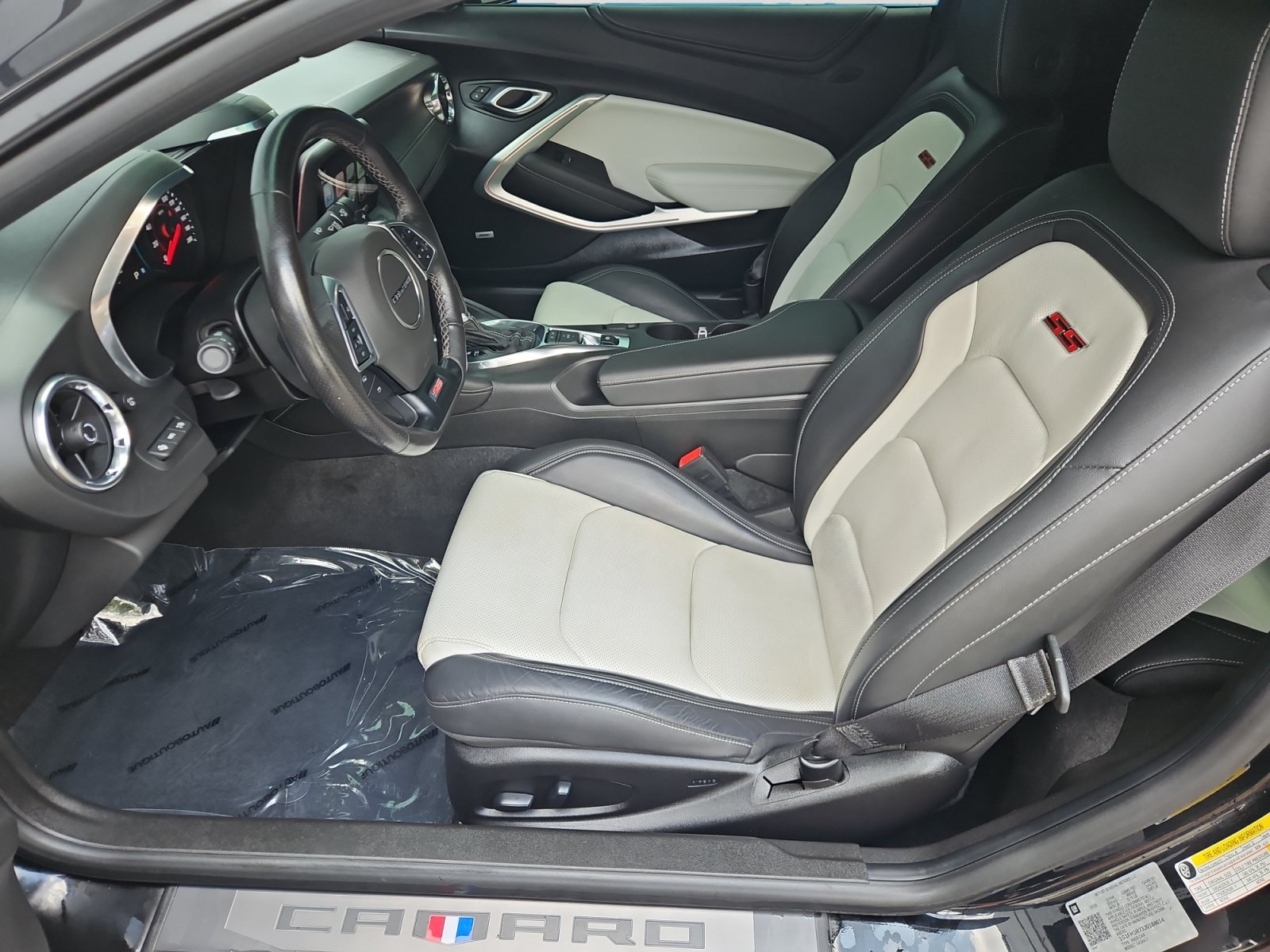 Used 2018 Chevrolet Camaro SS RWD image 9