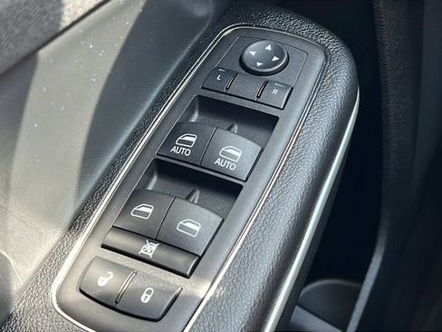 Used 2023 Chrysler 300 Touring w/ Sport Appearance Package RWD image 17