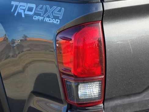 Used 2018 Toyota Tacoma TRD Off-Road image 48
