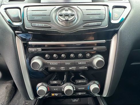 Used 2018 Nissan Pathfinder SV image 24