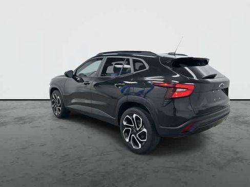 Used 2024 Chevrolet Trax RS w/ Sunroof Package FWD image 9