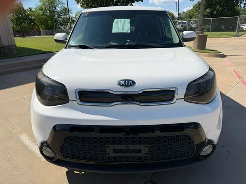 Used 2016 Kia Soul + FWD image 3