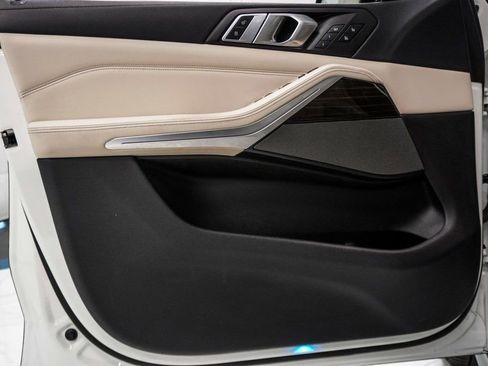 Used 2020 BMW X5 M50i w/ Premium Package image 37