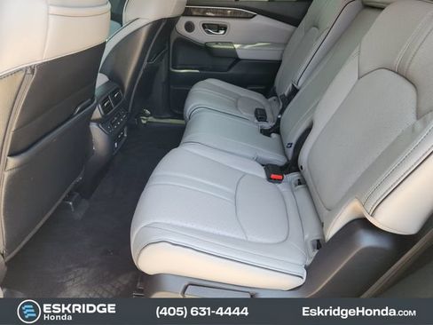 Used 2025 Honda Pilot Elite image 32