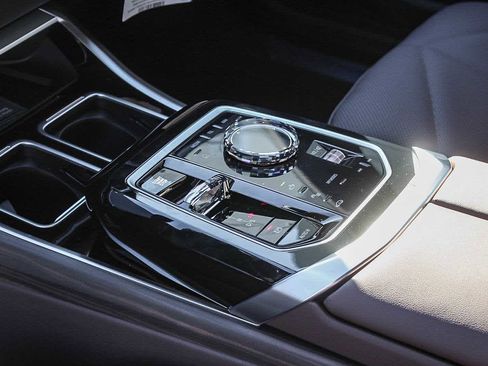 New 2026 BMW 740i w/ Premium Package image 18