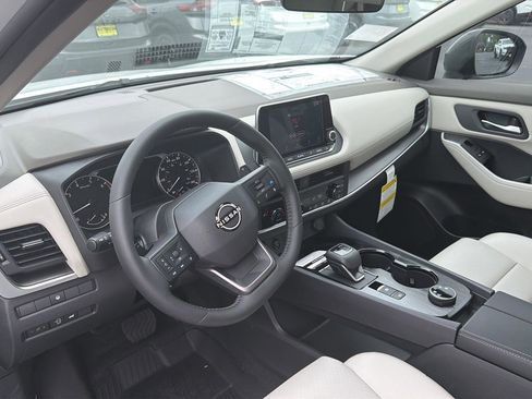 New 2026 Nissan Rogue SV AWD/4WD image 9