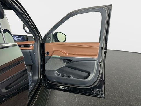 Used 2025 Lincoln Navigator Reserve AWD/4WD image 24