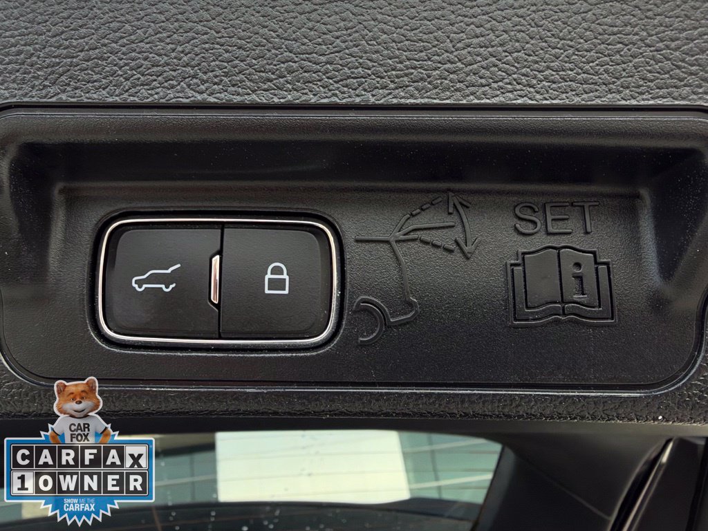 Used 2023 Ford Explorer XLT AWD/4WD image 28