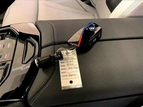 Used 2026 BMW M5 Touring image 15