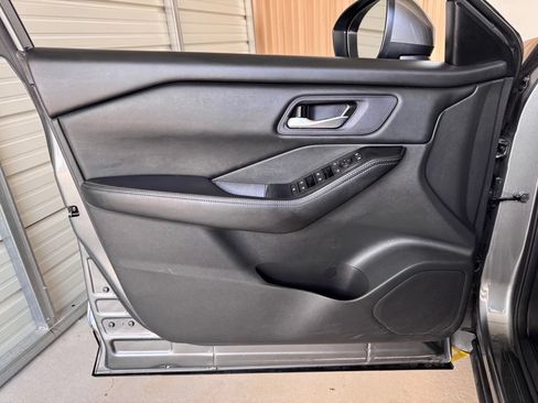 Used 2024 Nissan Rogue SV FWD image 22