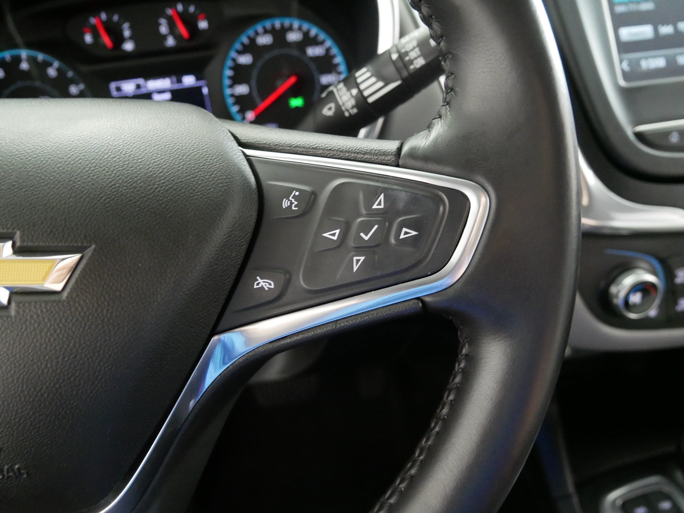 Used 2018 Chevrolet Equinox LT w/ LPO, Floor Liner Package AWD/4WD image 28
