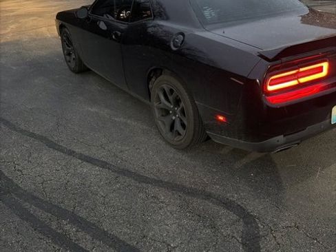 Used 2015 Dodge Challenger SXT Plus image 4