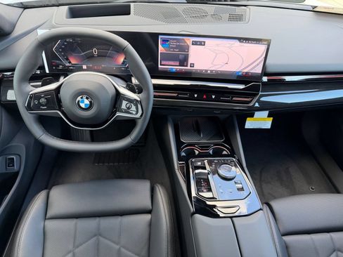 Used 2026 BMW 530i w/ Premium Package RWD image 25