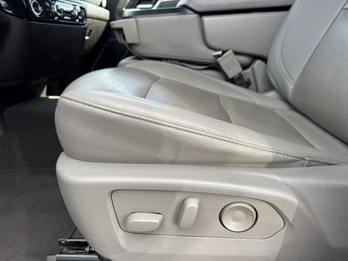 Used 2024 GMC Sierra 1500 SLT image 11