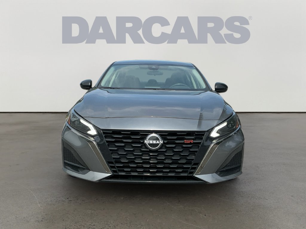 Used 2024 Nissan Altima 2.5 SR FWD image 2