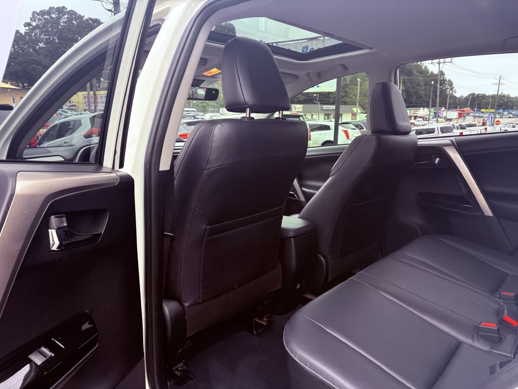Used 2018 Toyota RAV4 Limited FWD image 13