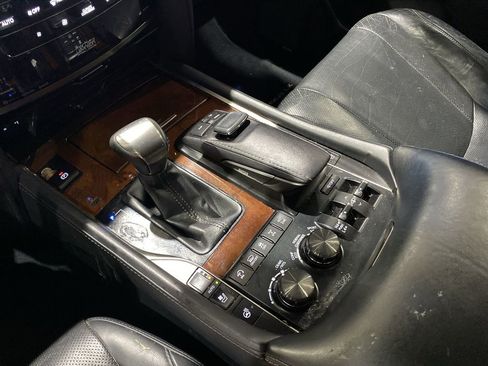 Used 2017 Lexus LX 570 4WD w/ Luxury Package image 7