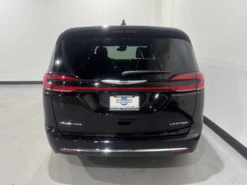 Used 2026 Chrysler Pacifica Limited FWD image 26