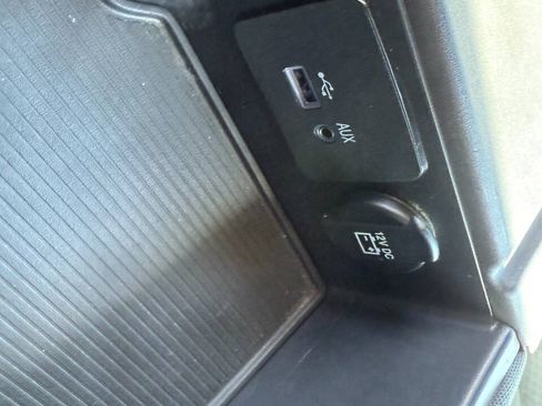 Used 2017 RAM 1500 Classic SLT AWD/4WD image 23
