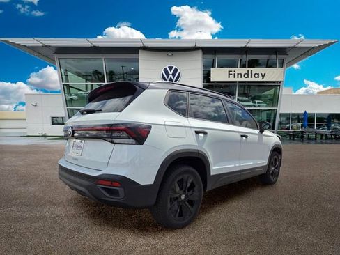 New 2026 Volkswagen Taos SE FWD image 4