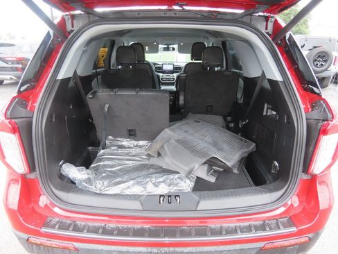 Used 2023 Ford Explorer XLT w/ Equipment Group 202A RWD image 14