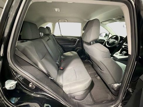 Used 2021 Toyota RAV4 LE AWD/4WD image 22