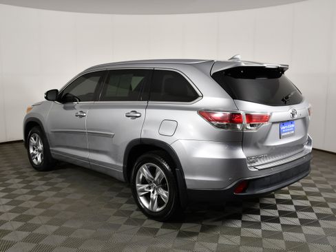 Used 2016 Toyota Highlander Limited w/ Driver Technology Package AWD/4WD image 8