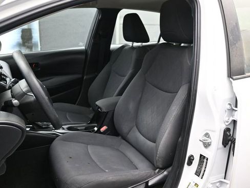 Used 2022 Toyota Corolla LE image 6