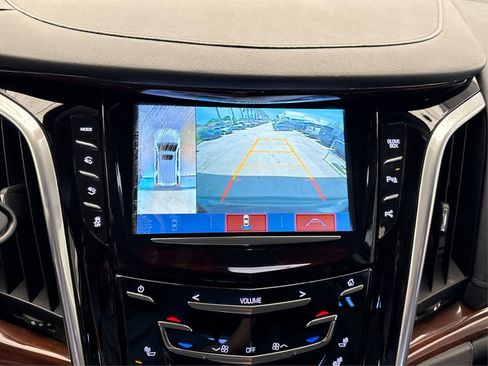 Used 2020 Cadillac Escalade 2WD image 26