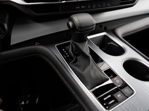 Used 2025 Toyota Sienna LE image 21