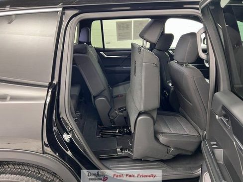 Used 2025 GMC Acadia Elevation FWD image 42