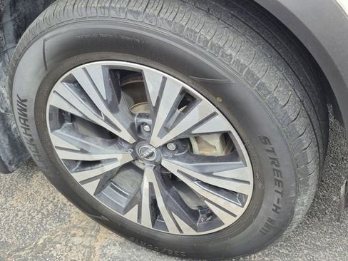 Used 2023 Nissan Rogue SV FWD image 6