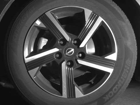 Used 2025 Nissan Sentra SV FWD image 12