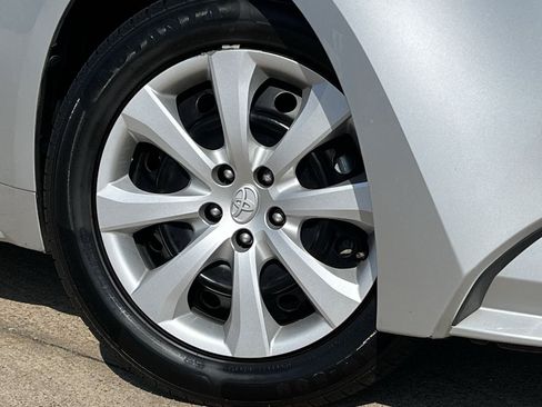Used 2025 Toyota Corolla LE FWD image 27