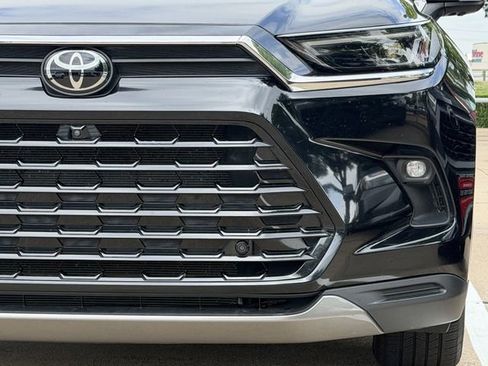 Used 2024 Toyota Grand Highlander Limited image 9