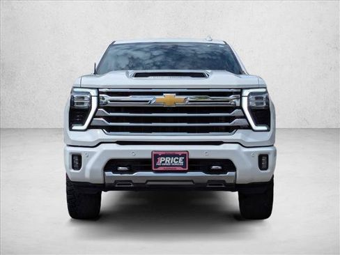 Used 2024 Chevrolet Silverado 2500 High Country w/ Technology Package AWD/4WD image 2