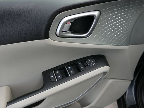 Used 2023 Kia Soul LX image 13