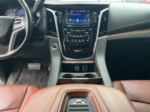 Used 2020 Cadillac Escalade Premium Luxury w/ Escalade Sport Edition image 9