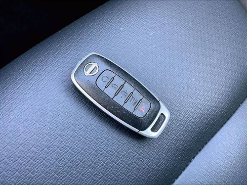 Used 2023 Nissan Rogue SV w/ SV Premium B Package image 30