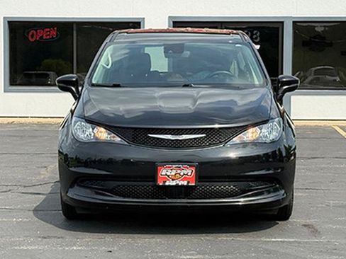 Used 2023 Chrysler Voyager LX FWD image 8