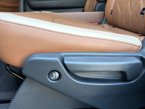 New 2026 Nissan Pathfinder Platinum AWD/4WD image 16