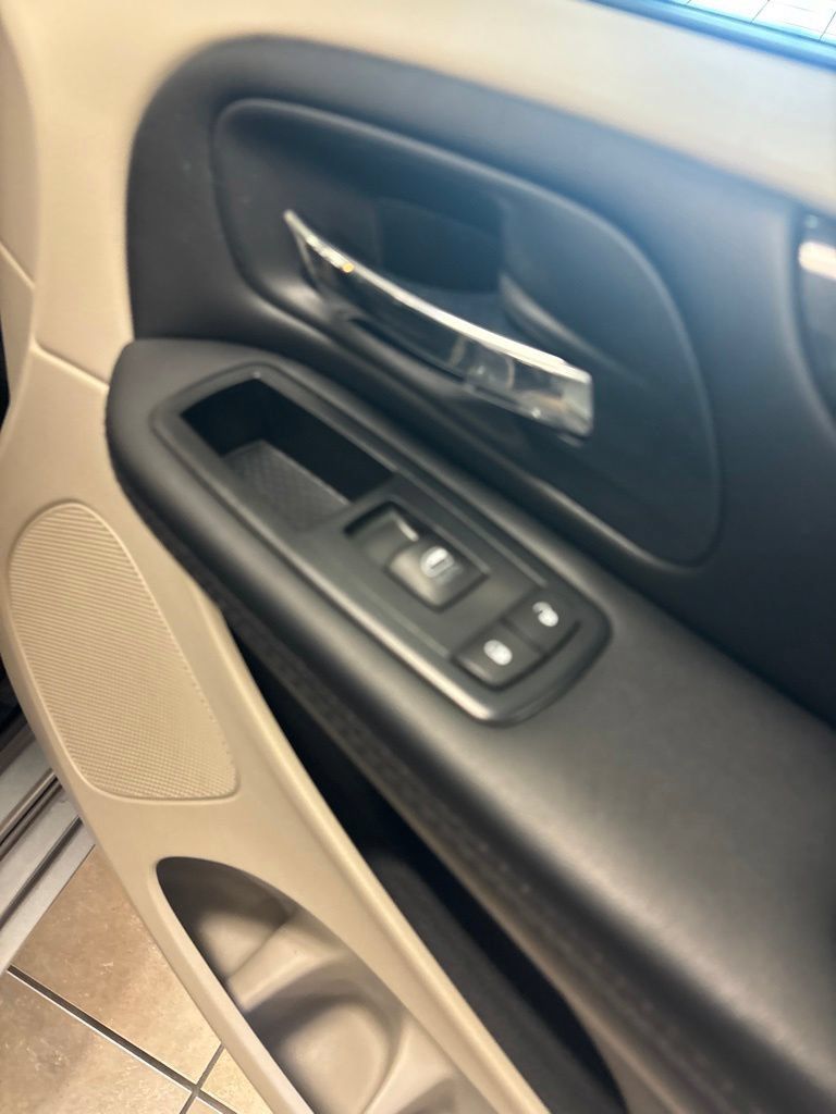 Used 2015 Dodge Grand Caravan SXT w/ UConnect Hands-Free Group FWD image 29