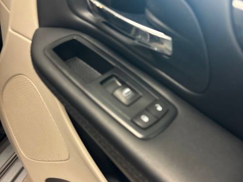 Used 2015 Dodge Grand Caravan SXT w/ UConnect Hands-Free Group FWD image 29