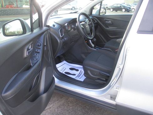 Used 2018 Chevrolet Trax LS image 12