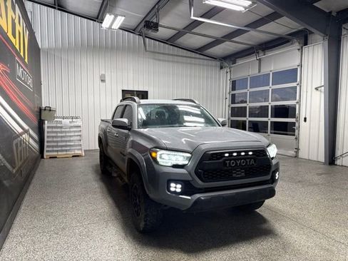 Used 2021 Toyota Tacoma SR5 w/ Technology Package AWD/4WD image 16