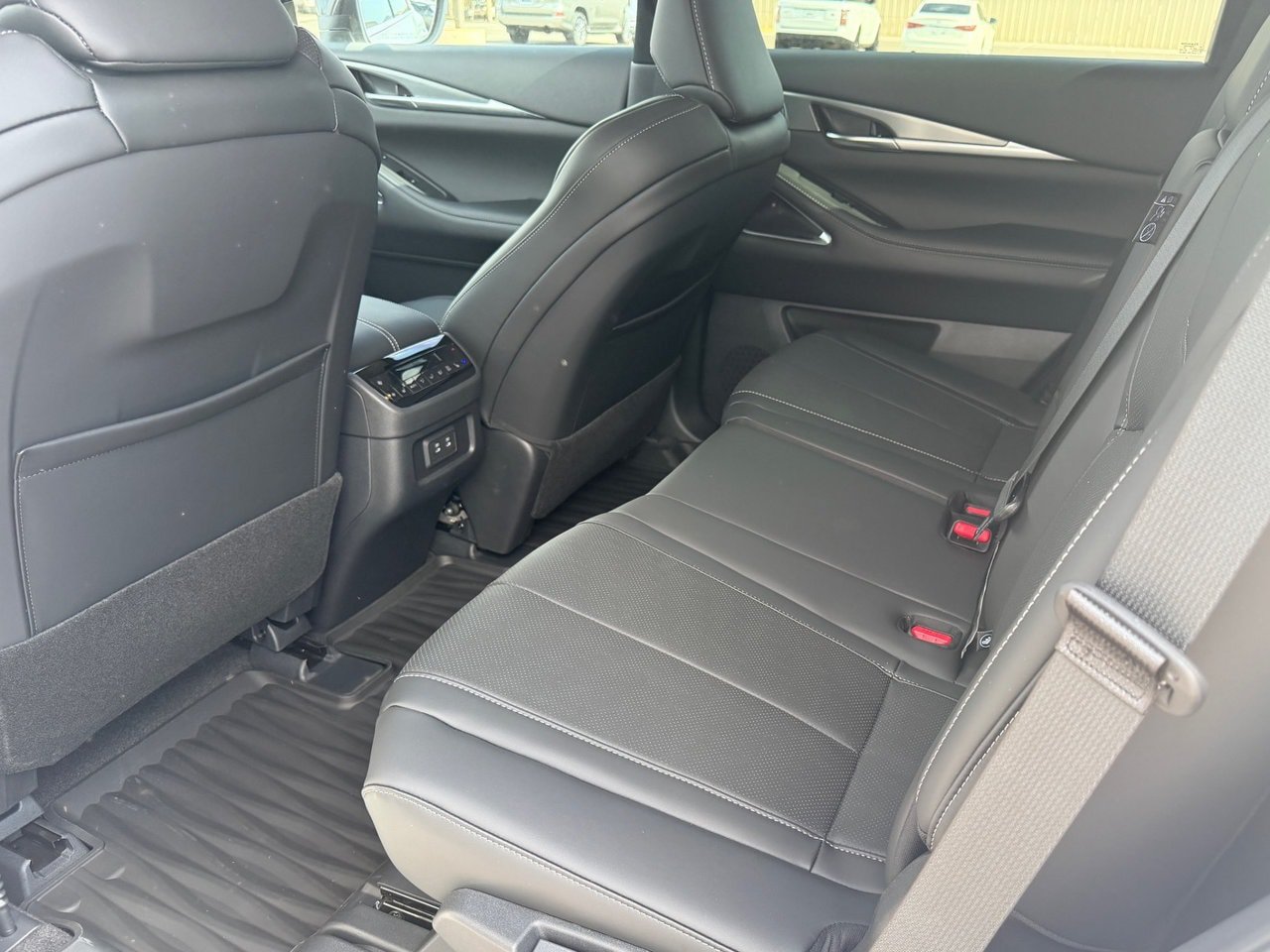 New 2027 INFINITI QX60 Luxe FWD image 13