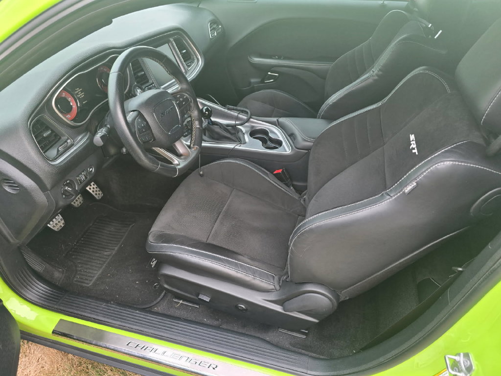 Used 2015 Dodge Challenger SRT Hellcat RWD image 2